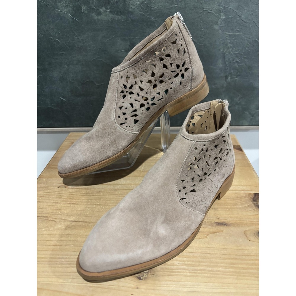 Italeau Boots Womens Size 35 Beige Suede Cutout Ankle Booties Made In Italy - Picture 2 of 6
